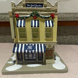Hawthorne Yankee Christmas Village Bakery